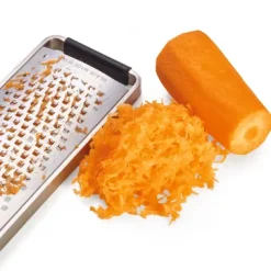 Microplane-Reibe grob