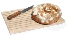 Schneidbrett mit Brotbeutel